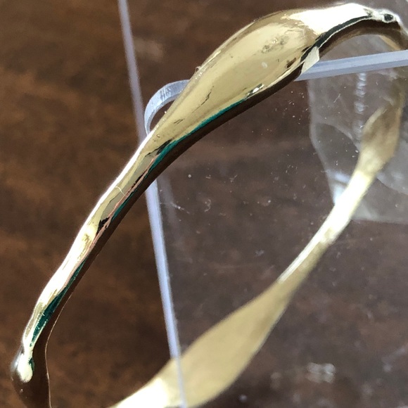 NWT Icon Collection hammered gold tone gloss bangle bracelet - Picture 3 of 11